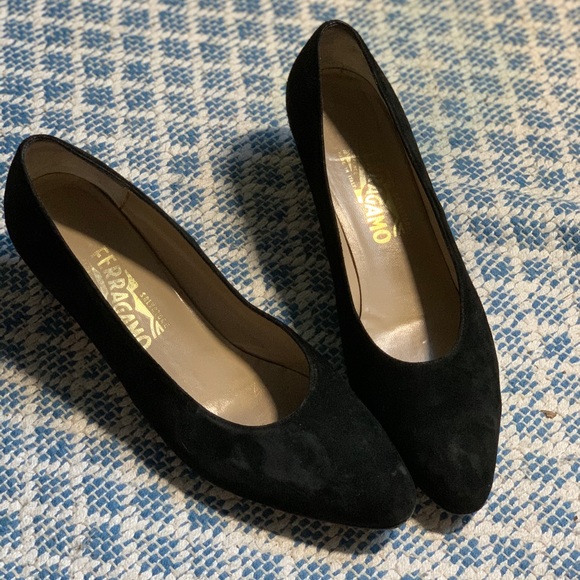 *PRICE DROP*  Salvatore Ferragamo Black Suede Heels sz 10 - Picture 5 of 6